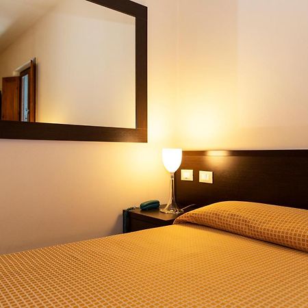 Villa Montarioso Siena Room photo